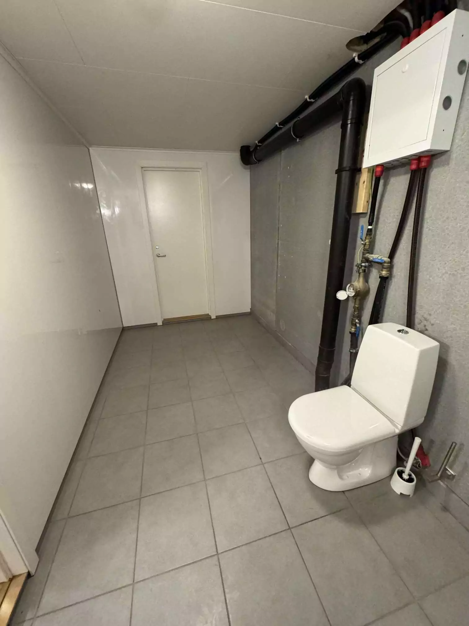 Toalett og garderobe